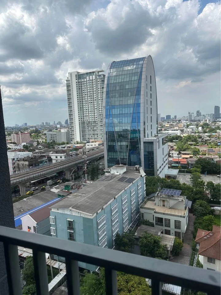 For sale: Ideo Charan 70 - Riverview, fully furnished, just bring your bags and you're ready to move in. Hurry and book before you miss out.