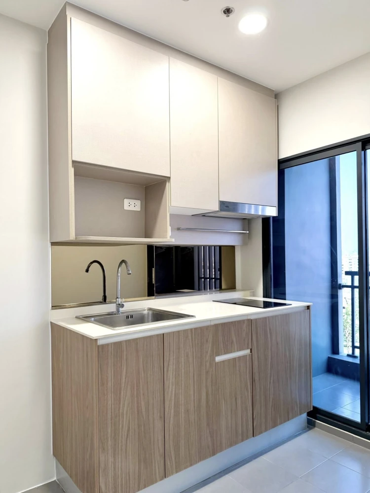 For sale: Ideo Tha Phra-Interchange condo, fully furnished and ready to move in. Just bring your personal belongings. Don't miss out!