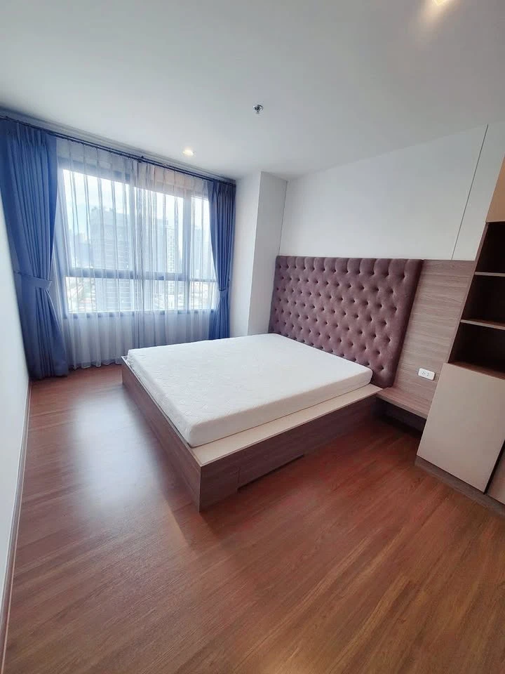 For sale Ideo Phahon-Chatuchak, 2 bedrooms, 23rd floor, good corner, privacy. Hurry and reserve yours now.