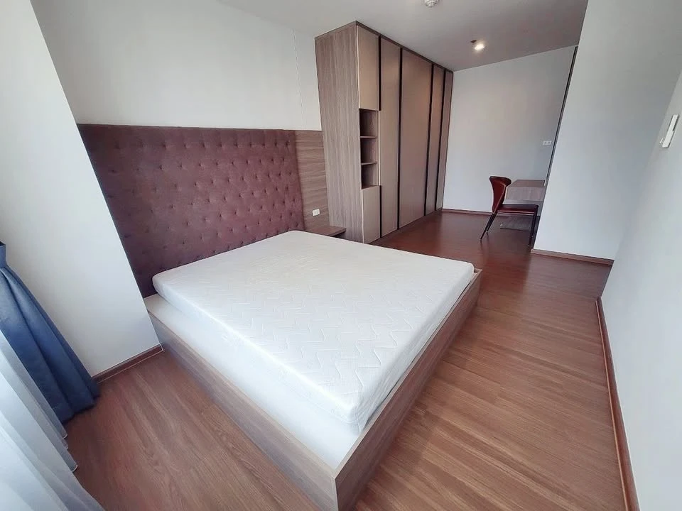 For sale Ideo Phahon-Chatuchak, 2 bedrooms, 23rd floor, good corner, privacy. Hurry and reserve yours now.