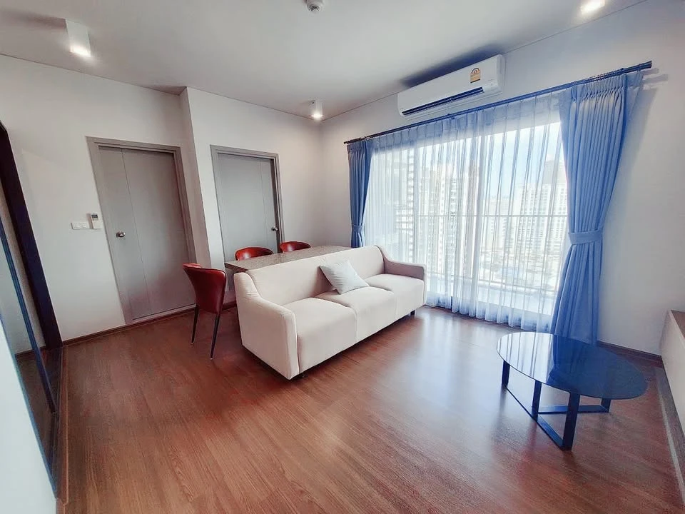 For sale Ideo Phahon-Chatuchak, 2 bedrooms, 23rd floor, good corner, privacy. Hurry and reserve yours now.