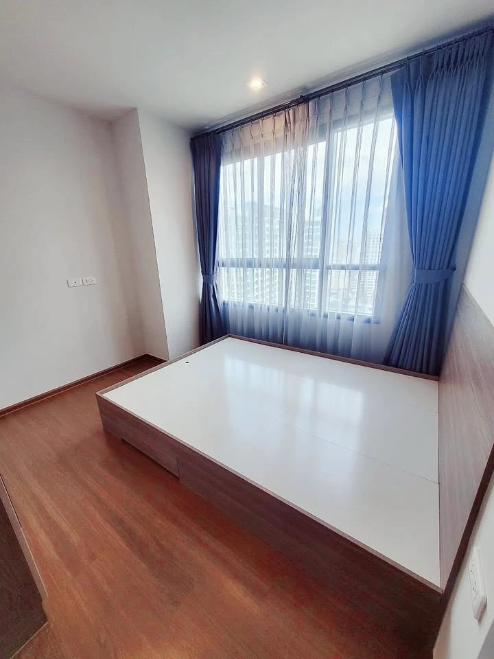 For sale Ideo Phahon-Chatuchak, 2 bedrooms, 23rd floor, good corner, privacy. Hurry and reserve yours now.