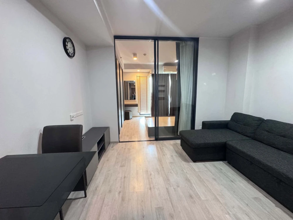 Selling a unit at Ideo Ratchada-Sutthisan. The balcony has an unobstructed view, no buildings blocking the view, quiet and peaceful. No direct sunligh