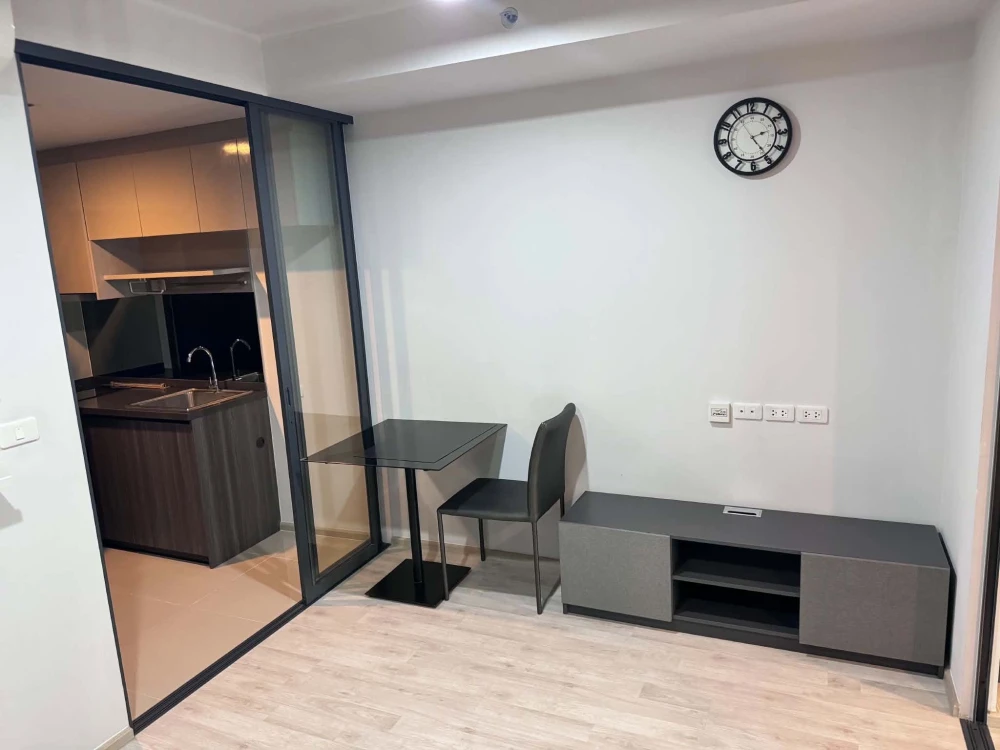 Selling a unit at Ideo Ratchada-Sutthisan. The balcony has an unobstructed view, no buildings blocking the view, quiet and peaceful. No direct sunligh