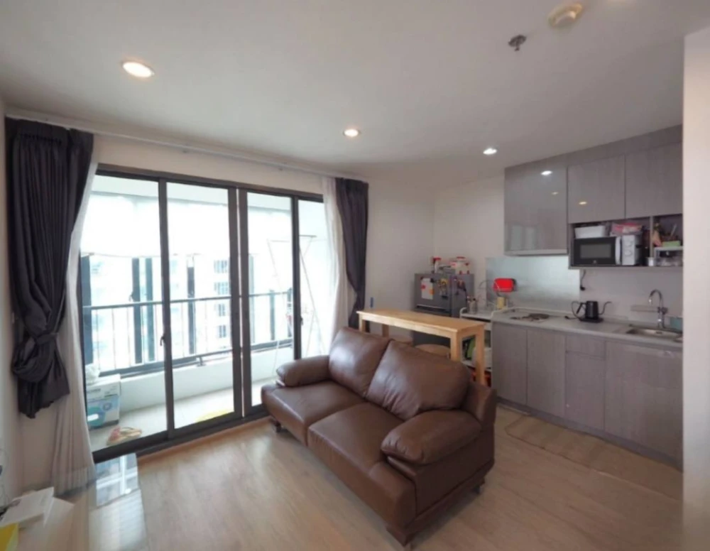 For sale: Ideo Wutthakat, 2 bedrooms, 1 bathroom, very spacious living space, great city view, reserve now!