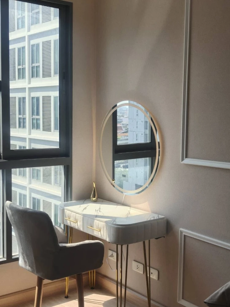 Selling Ideo Wutthakat, 30.6 sq.m. unit on the 11th floor with pool view. Nicely decorated and very livable. You'll regret not booking it!