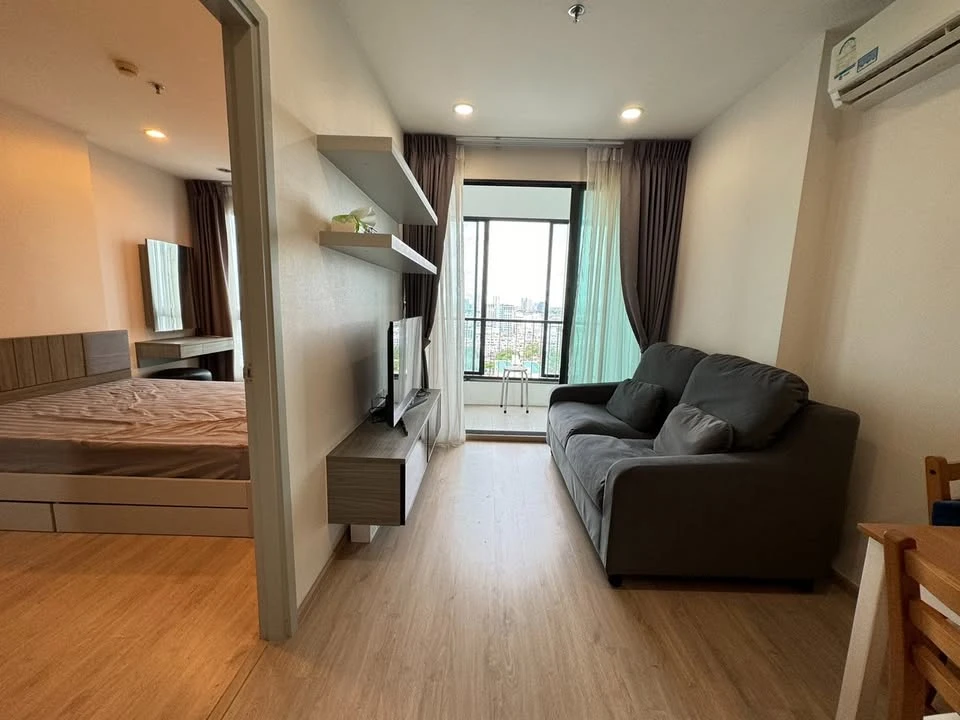 For sale: Ideo Sathorn-Tha Phra, open and airy city view, very comfortable to look at, fully furnished, book now, don't hesitate.
