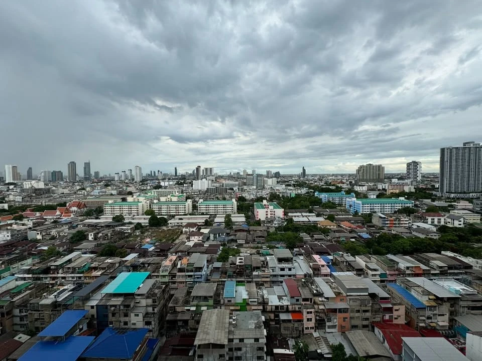 For sale: Ideo Sathorn-Tha Phra, open and airy city view, very comfortable to look at, fully furnished, book now, don't hesitate.