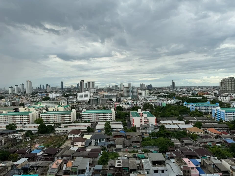 For sale: Ideo Sathorn-Tha Phra, open and airy city view, very comfortable to look at, fully furnished, book now, don't hesitate.