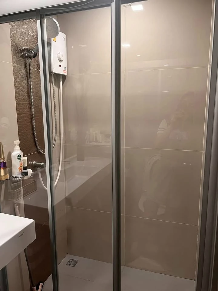For sale: Ideo Sathorn-Wongwian Yai with built-in wallpaper, amazing built-in decorations, lots of usable space. If you're slow, you'll miss out.