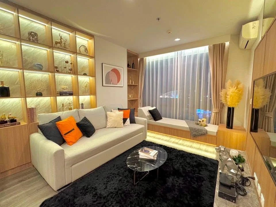 Selling Ideo Mobi Rangnam, a rare item (1 Bedroom Plus) corner unit on the 28th floor, fully furnished with built-in features. Book now before it's to