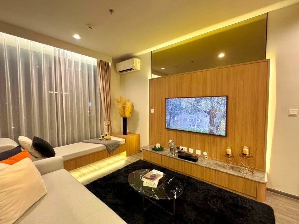 Selling Ideo Mobi Rangnam, a rare item (1 Bedroom Plus) corner unit on the 28th floor, fully furnished with built-in features. Book now before it's to