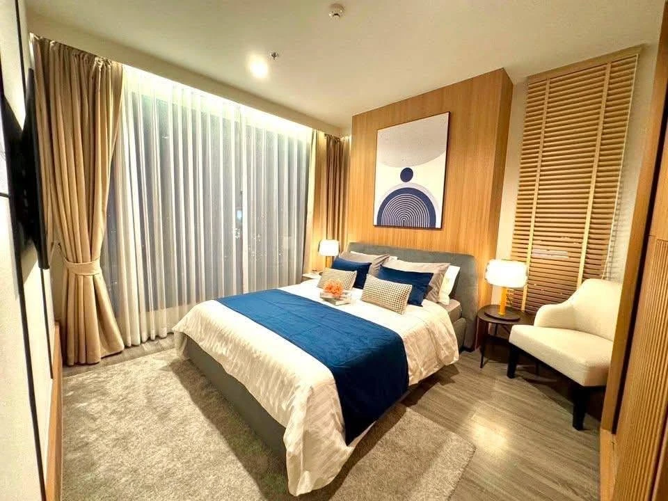 Selling Ideo Mobi Rangnam, a rare item (1 Bedroom Plus) corner unit on the 28th floor, fully furnished with built-in features. Book now before it's to