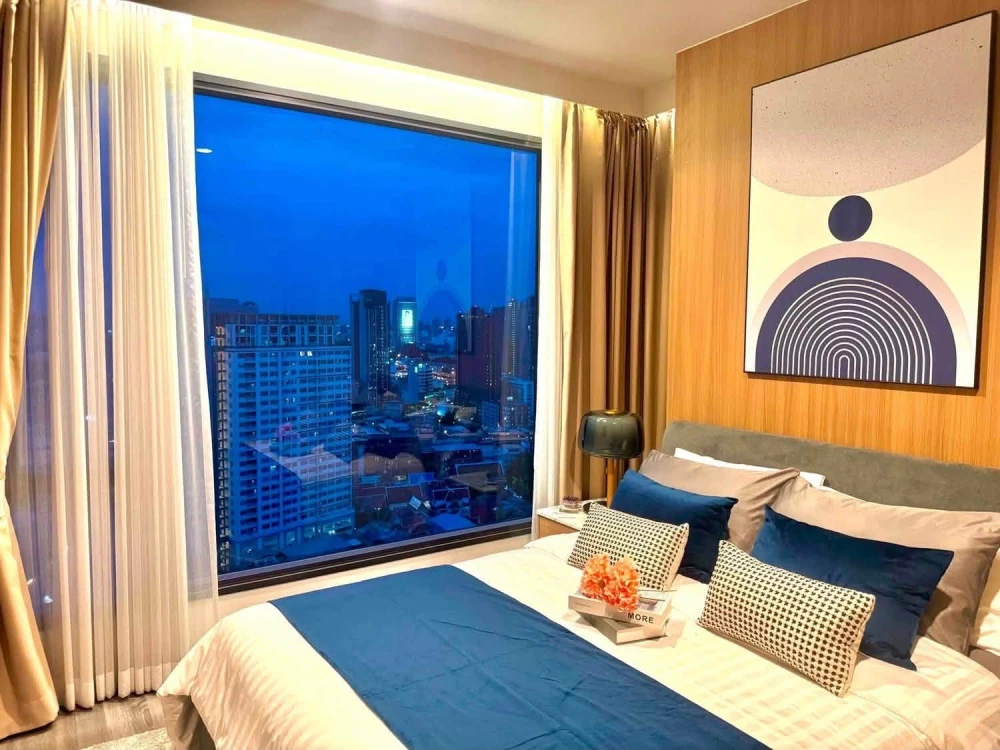 Selling Ideo Mobi Rangnam, a rare item (1 Bedroom Plus) corner unit on the 28th floor, fully furnished with built-in features. Book now before it's to
