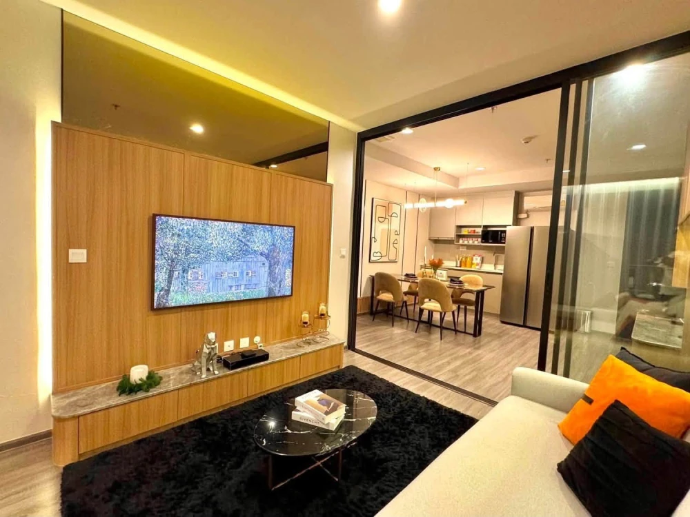 Selling Ideo Mobi Rangnam, a rare item (1 Bedroom Plus) corner unit on the 28th floor, fully furnished with built-in features. Book now before it's to