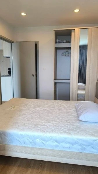 Selling Ideo Mobi Wong Sawang Interchange. Beautiful unit, near the BTS Skytrain, ready to move in. Great environment, easy access to everything you n