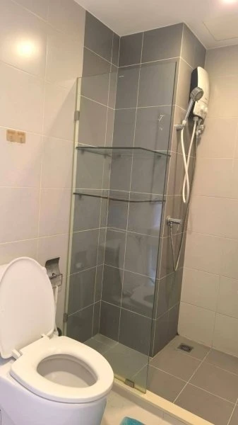 Selling Ideo Mobi Wong Sawang Interchange. Beautiful unit, near the BTS Skytrain, ready to move in. Great environment, easy access to everything you n