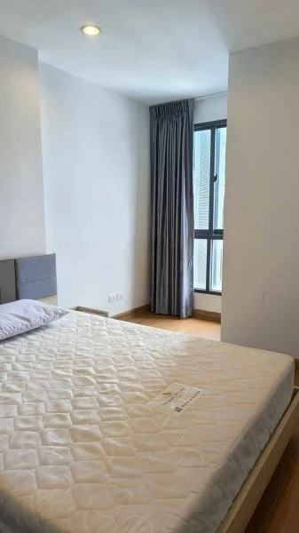 Selling Ideo Mobi Wong Sawang Interchange. Beautiful unit, near the BTS Skytrain, ready to move in. Great environment, easy access to everything you n
