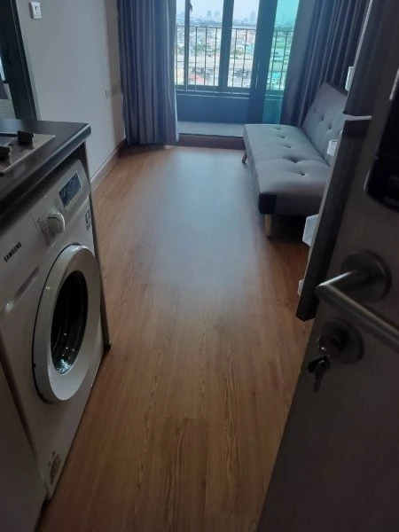 Selling Ideo Mobi Wong Sawang Interchange. Beautiful unit, near the BTS Skytrain, ready to move in. Great environment, easy access to everything you n