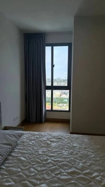 Selling Ideo Mobi Wong Sawang Interchange. Beautiful unit, near the BTS Skytrain, ready to move in. Great environment, easy access to everything you n