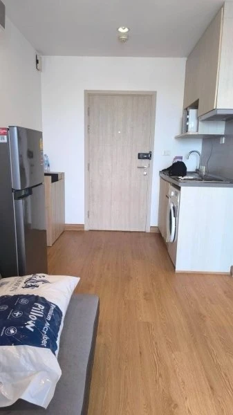 Selling Ideo Mobi Wong Sawang Interchange. Beautiful unit, near the BTS Skytrain, ready to move in. Great environment, easy access to everything you n
