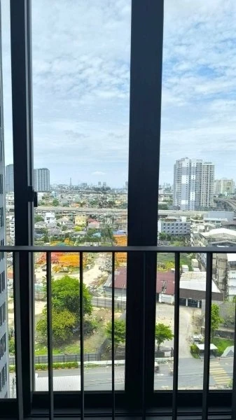 Selling Ideo Mobi Wong Sawang Interchange. Beautiful unit, near the BTS Skytrain, ready to move in. Great environment, easy access to everything you n