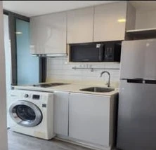 For sale: Ideo Mobi Sukhumvit, studio unit, very high floor, nano tile floor. Reserve now, don't delay.