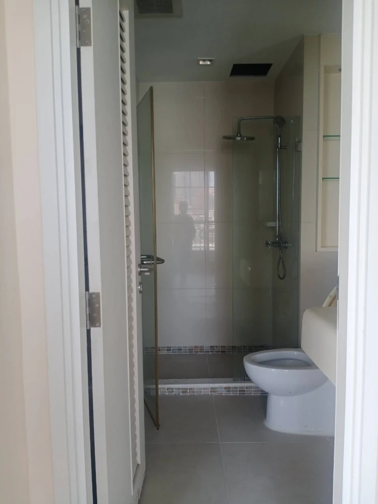 For sale: Ivy Sathorn 10, empty room on the corner of the building, not crowded, very private, first come first served.