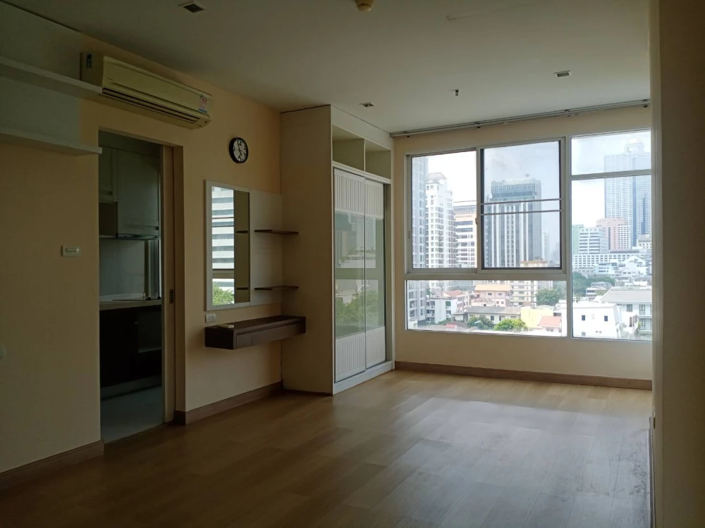 For sale: Ivy Sathorn 10, empty room on the corner of the building, not crowded, very private, first come first served.