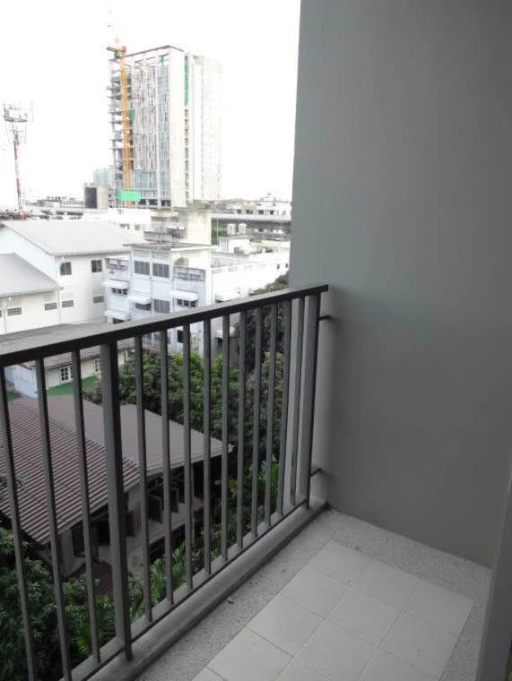 For sale: Hive Taksin, 6th floor, spacious room, comfortable, not cramped, near BTS Skytrain, don't miss it.