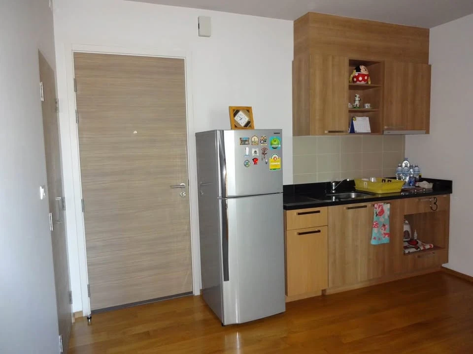 For sale: Hive Taksin, 6th floor, spacious room, comfortable, not cramped, near BTS Skytrain, don't miss it.