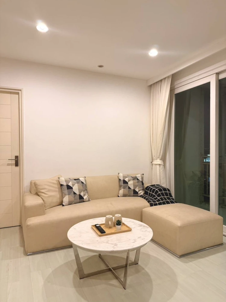 For sale: The Bangkok Sathorn–Taksin, 8th floor, open, comfortable view. Ready to decorate well. Hurry and reserve it before it's gone.