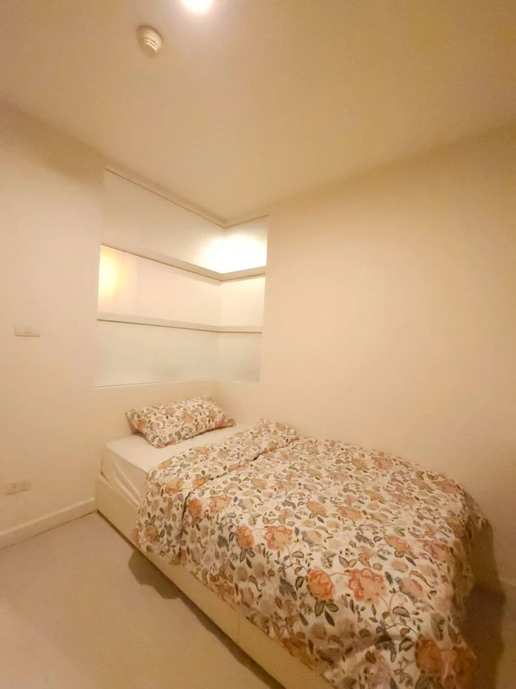 For sale: The Bangkok Sathorn–Taksin, 8th floor, open, comfortable view. Ready to decorate well. Hurry and reserve it before it's gone.