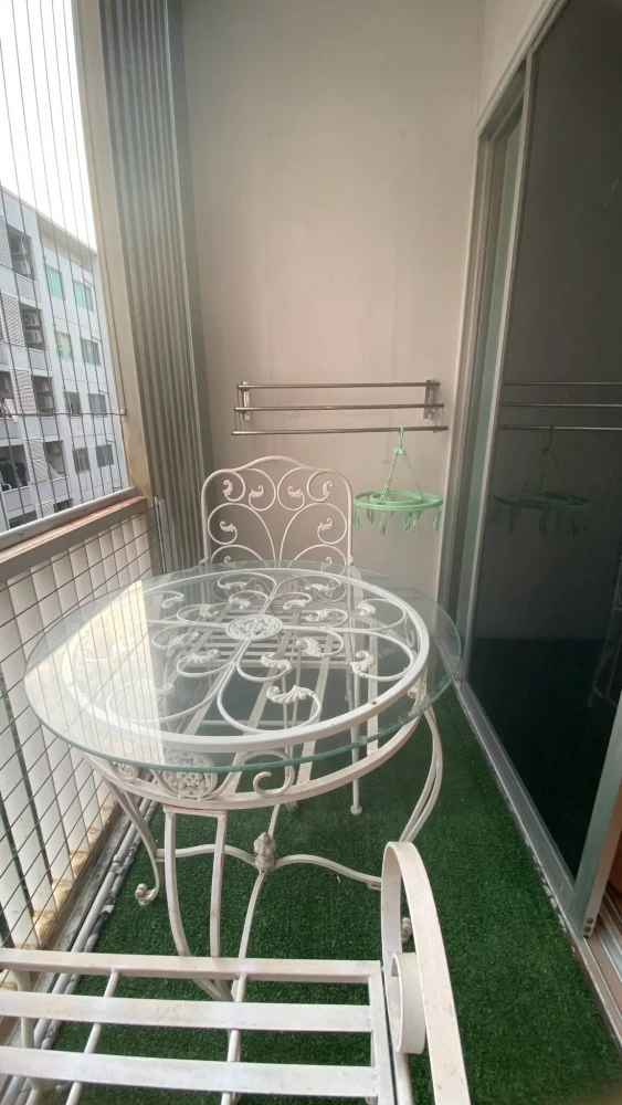 Condo for sale at A Space Asoke-Ratchada: corner unit on the 6th floor of Building B, facing the swimming pool. Available at a special price—buy now!