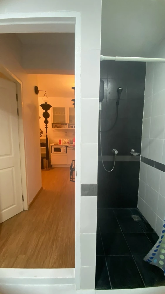 Condo for sale at A Space Asoke-Ratchada: corner unit on the 6th floor of Building B, facing the swimming pool. Available at a special price—buy now!