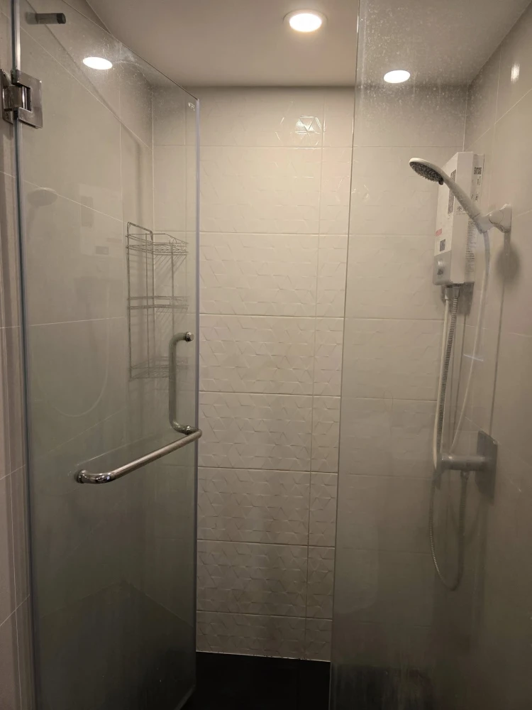 Condo for sale or rent: Arise Condo Ratchada 19, room with garage, 3rd floor, not high-rise, comes with a great price, buy quickly, don't miss out.