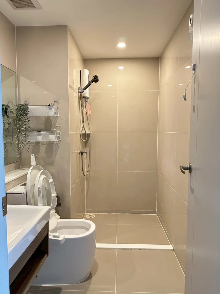 Condo for sale Aspire Sukhumvit-On Nut 2 bedrooms, 6th floor, beautiful view, fully furnished, come and own it.