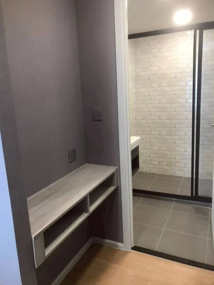 Selling Atmoz Kanal Rangsit condo. Ready to move in, fully furnished and decorated with built-in features. Don't miss out!