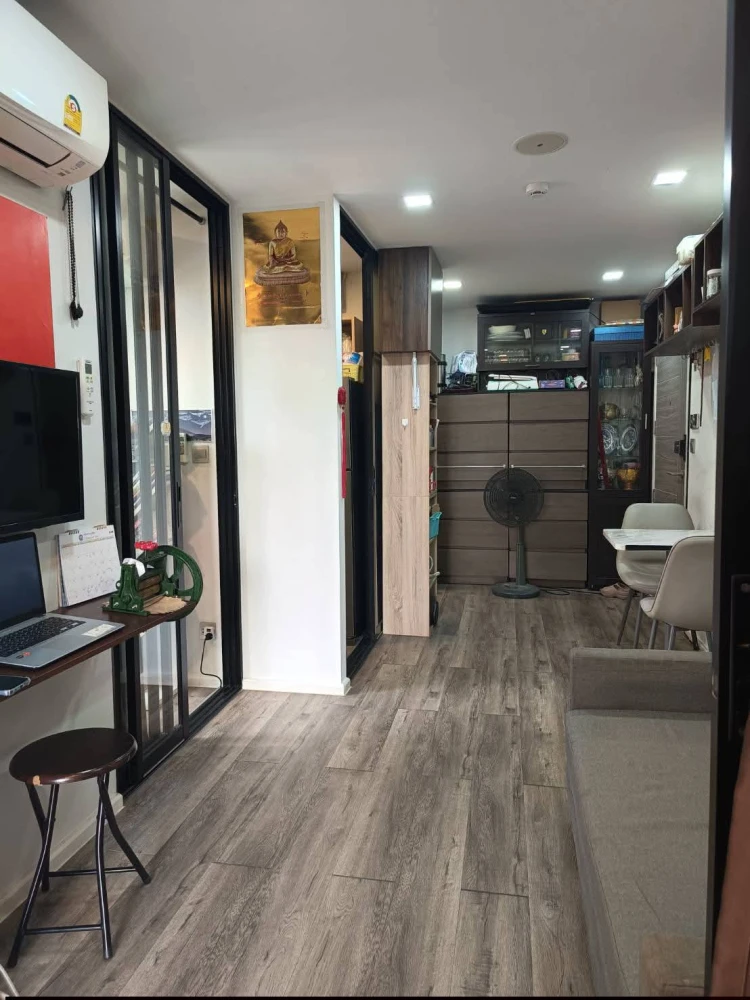 Selling a ready-to-move-in condo at Atmoz Ratchada-Huai Khwang. Spacious living area at an amazing price. Own it today! Don't miss out!