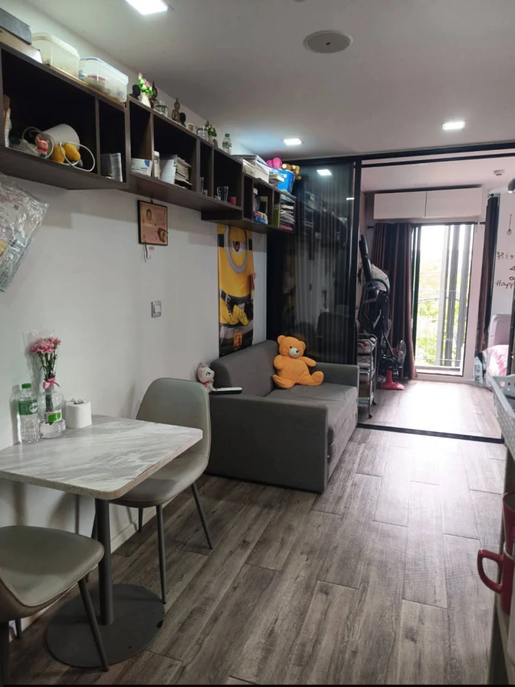 Selling a ready-to-move-in condo at Atmoz Ratchada-Huai Khwang. Spacious living area at an amazing price. Own it today! Don't miss out!