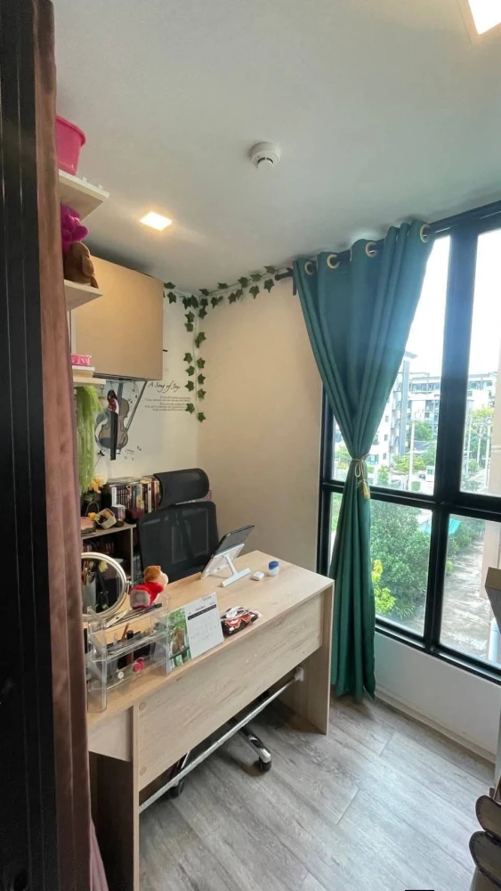 Selling a ready-to-move-in condo at Atmoz Ratchada-Huai Khwang. Spacious living area at an amazing price. Own it today! Don't miss out!