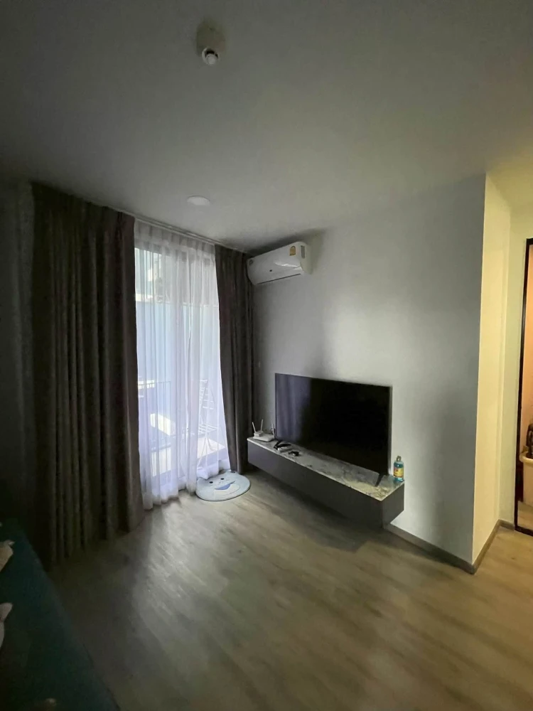 Selling a condo at BEAT Bangwa Interchange. Corner unit at the end of the hallway, private, well-designed, high floor, unobstructed view, good ventila