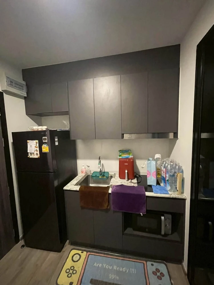 Selling a condo at BEAT Bangwa Interchange. Corner unit at the end of the hallway, private, well-designed, high floor, unobstructed view, good ventila