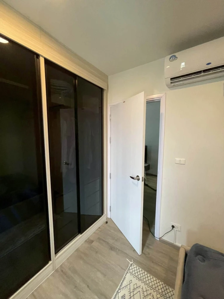 Selling a condo at BEAT Bangwa Interchange. Corner unit at the end of the hallway, private, well-designed, high floor, unobstructed view, good ventila