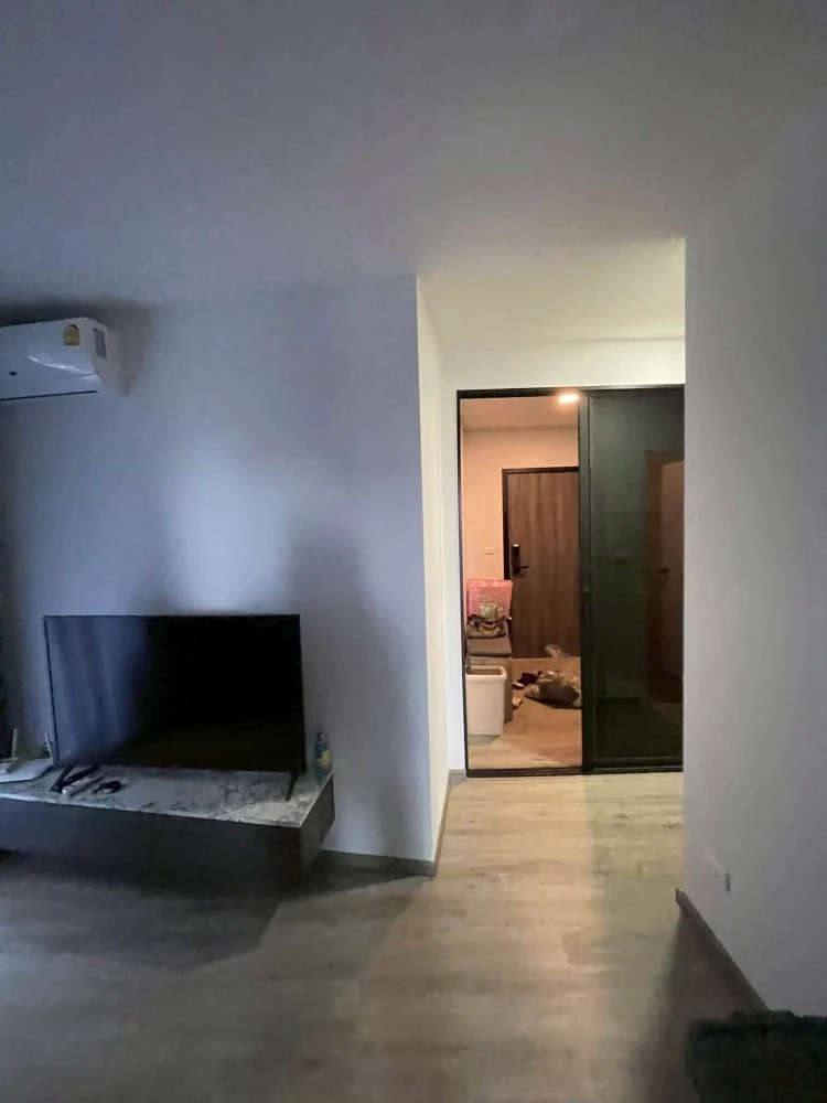 Selling a condo at BEAT Bangwa Interchange. Corner unit at the end of the hallway, private, well-designed, high floor, unobstructed view, good ventila
