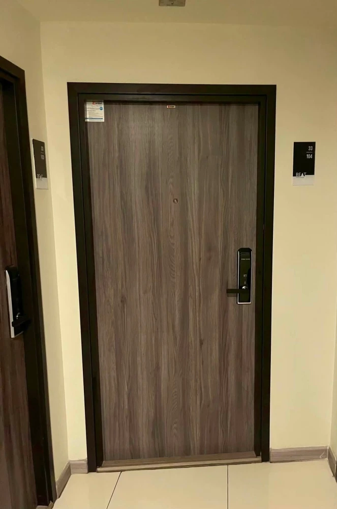 Selling a condo at BEAT Bangwa Interchange. Corner unit at the end of the hallway, private, well-designed, high floor, unobstructed view, good ventila