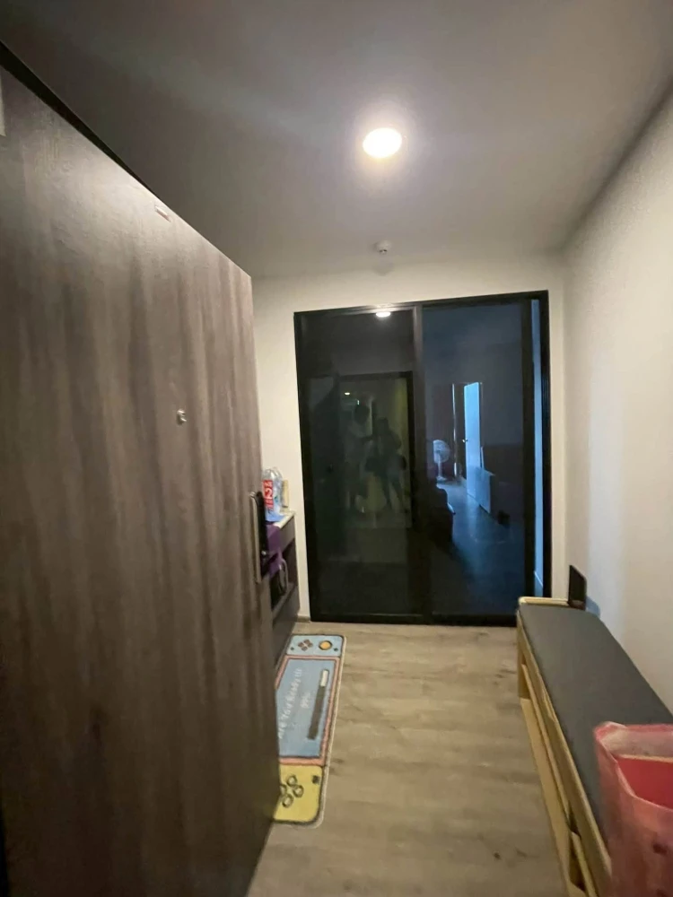 Selling a condo at BEAT Bangwa Interchange. Corner unit at the end of the hallway, private, well-designed, high floor, unobstructed view, good ventila