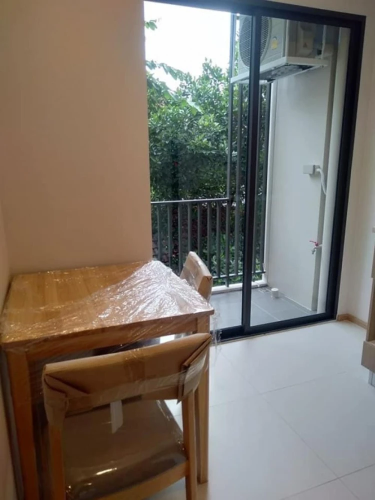 Cocoon Rama 9 condo for sale or rent. The unit is partitioned into separate, well-defined zones. Great price! Book yours today!