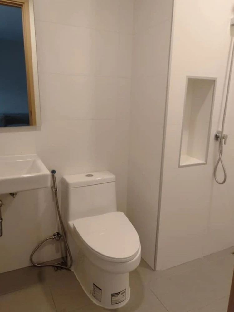 Cocoon Rama 9 condo for sale or rent. The unit is partitioned into separate, well-defined zones. Great price! Book yours today!