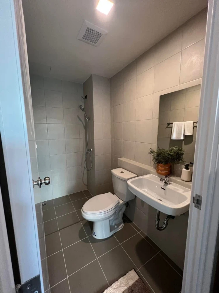 Condo Me Onnut – Rama 9 for sale. Ready to move in. Fully furnished. Book now! Don't miss out!